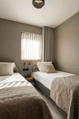 two beds sitting next to each other in a bedroom at Luxury house 
