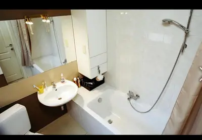 a bathroom with a tub and a sink and a shower at Homestay La Montagne des Coeurs in Eigenbilzen