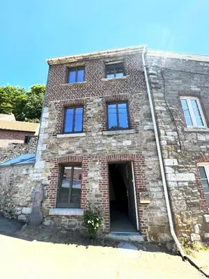 an old brick building with a door and windows at Charmante petite maison à Olne in Olne