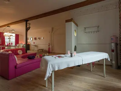 a living room with a table and a purple couch at Cozy Stay with Pool & Nature in Ensival