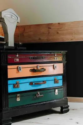 a group of suitcases stacked on top of each other at L’écrin vintage - Hors Château & Marches de Bueren in Liège