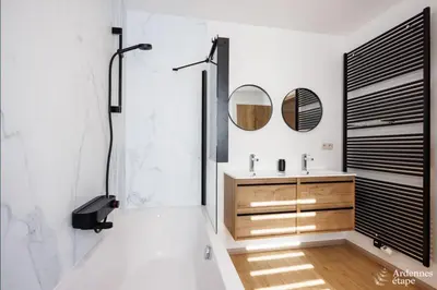 a bathroom with a shower and a sink at Li Mohone in Donceel