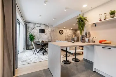 a kitchen and dining room with a table in a room at L'appart Léon, avec parking gratuit in Liège