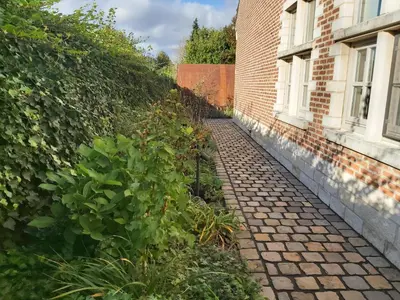a brick walkway next to a brick building at B&B Asmara in Maasmechelen