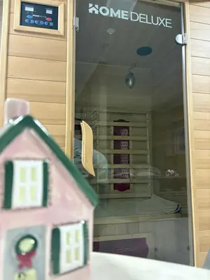 a pink toy house in front of a home deliver window at Studio Les Champs in Baelen