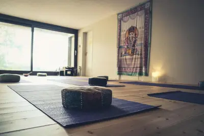 a room with mats on the floor with a large window at WalHOME: Hohes Venn, 3 Grenzen, Natur in Walhorn