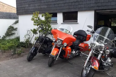 two motorcycles parked in front of a building at WalHOME: Hohes Venn, 3 Grenzen, Natur in Walhorn