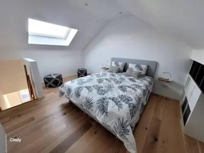 a bedroom with a bed in a room with a window at charmante maison 2 chambres, entièrement rénovée in Jeuk