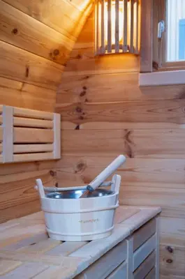 a bucket on a counter in a wooden cabin at Stijlvol appartement met jacuzzi & sauna in Herk-de-Stad