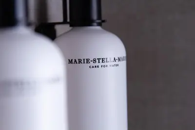 a close up of two bottles of soap for men at Hotel Het Menneke in Hasselt