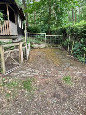 a driveway leading to a house with a fence at Infinity met hottub op Jocomo Park in Lanaken