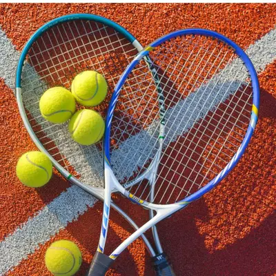 a tennis racket with four tennis balls on the ground at Infinity met hottub op Jocomo Park in Lanaken