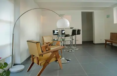 a room with chairs and a table and a lamp at A la Maison in Heks