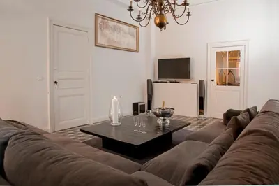 a living room with a couch and a table at A la Maison in Heks