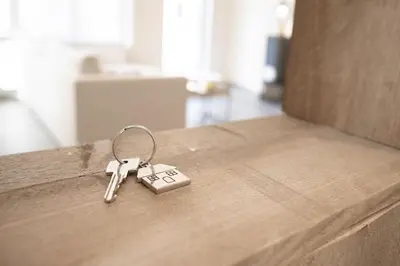 a pair of keys sitting on a piece of wood at Vakantiewoning Huis 8 in Tongeren