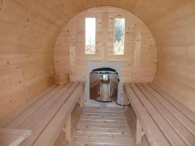 a wooden sauna with two benches in the middle at Gite des Comagnes in Limbourg