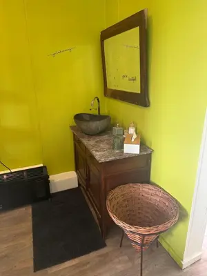 a bathroom with a sink and a mirror at B&B Bombon in Herk-de-Stad