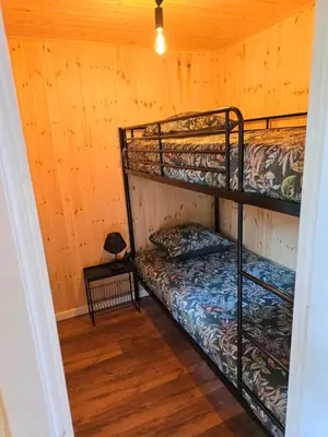 a room with two bunk beds in a cabin at Tiny Lodge met prive Jacuzzi in Lanaken