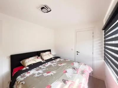 a bedroom with a bed with flowers on it at Lindehoeve in Heusden - Zolder