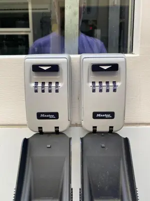 two machines are sitting next to each other at En NEUVICE 27 in Liège