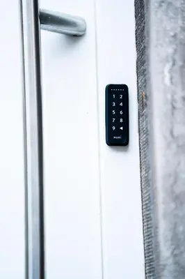 a remote control on the door of a refrigerator at Chambre R2 avec salle de bain partagée près de l'hôpital de la Citadelle à Liège in Liège