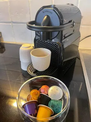 a glass bowl on a counter next to a coffee maker at Casa Kanella Vakantiewoning in Maasmechelen