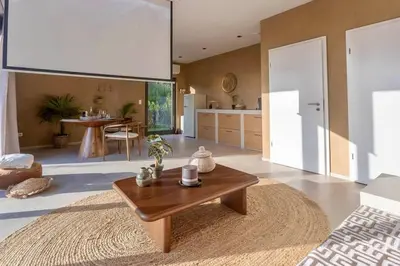 a living room with a coffee table and a kitchen at Gite SIWA pour 2 personnes in Verviers