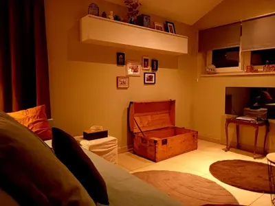 a room with a bed and a wooden box at Le coin des évasions in Verviers