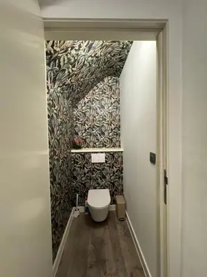 a small bathroom with a toilet in a hallway at Vakantiewoning Gruitrode in Oudsbergen