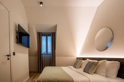 a bedroom with a bed and a window at Boutique Hotel Annamaes, Maastricht-Hoge Kempen in Lanaken