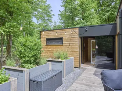 a backyard garden with a bench and a house at Zen en Zoet in Zutendaal