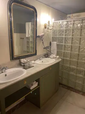 a bathroom with a sink and a mirror at Sogni d oro in Peer