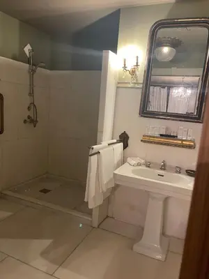 a bathroom with a sink and a shower with a mirror at Sogni d oro in Peer