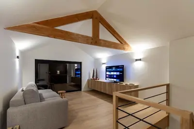 a living room with a couch and a tv at Villa Armande in Zammelen