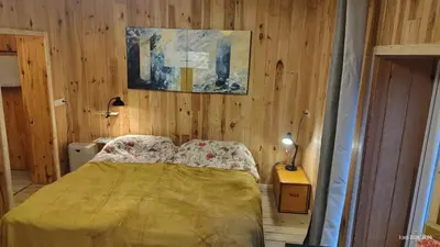 a bedroom with a bed and a painting on the wall at B&B Halen in Halen