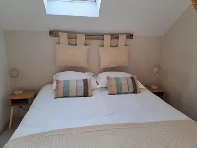 a bedroom with a white bed with two pillows at Hoeve BôThé - Vakantiewoning in Alken