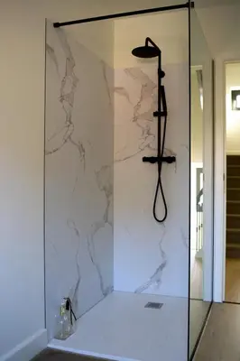 a bathroom with a shower with a glass wall at Maison Magnifiek in Hasselt