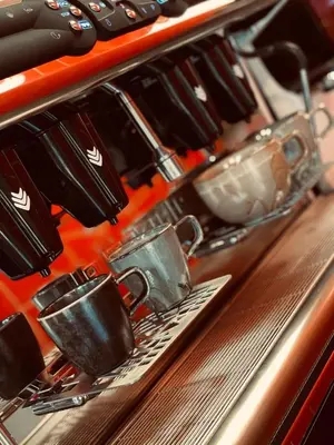 a row of coffee cups on a drying rack at Guesthouse 't Goed Leven in Stokrooie