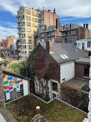 a house with a mural on the side of it at Le 21 - Appart 3 chambres - centre de Liège in Liège