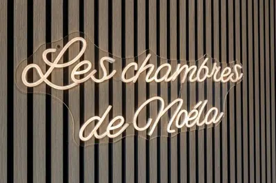 a neon sign that readsresidents be obelica at LoveRoom avec balnéo privative in Flémalle-Grande