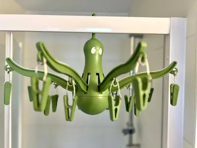 a green frog chandelier hanging from a wall at Le spot Central securisé sauna rooftop in Liège