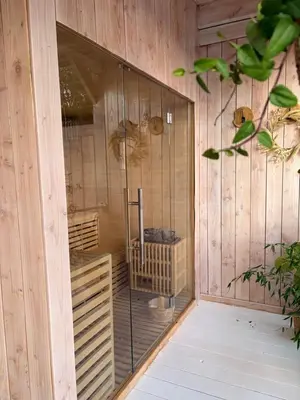 a room with a bird cage in a wooden wall at Wellness B&B Essential by Cin in Zonhoven
