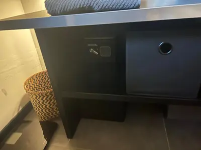 a desk with a drawer and a chair under it at Felicita in Jalhay