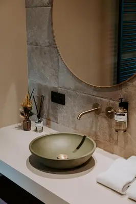 a bathroom with a large bowl sink on a counter at Hangar C gastensuites in Heers