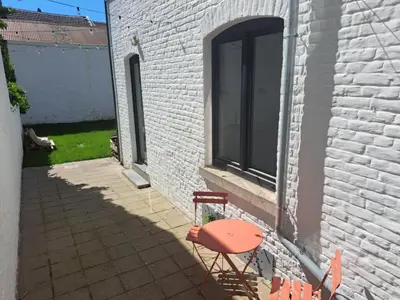 a red chair and a window on a building at Chambre luxe in Liège