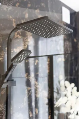 a glass window with a metal object on top of it at Chambre de luxe Afrik a Liège Grande Sale de bain privée check in autonome cuisine partagée in Liège