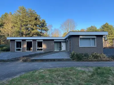 a brick house with a driveway at Casa Sahara - 8 guests - near nature reserve in Lommel