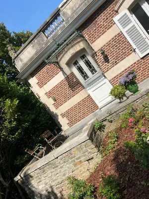 a brick building with a door and a window at Chez Léopold in Verviers