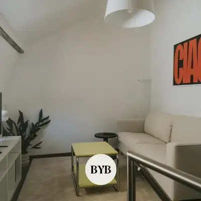 2 bedrooms triplex in historic heart of Liege