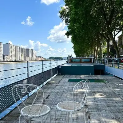 La péniche de Santa Cruz - Sur la Meuse